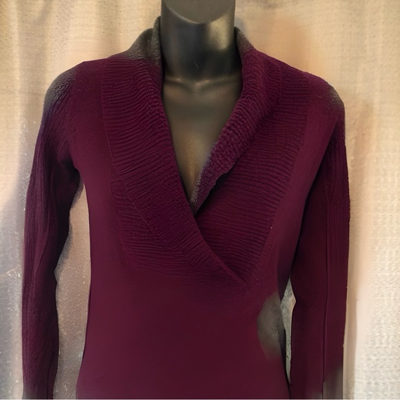 Old Navy Shawl Collar V Neck Sweater - Picture 3 of 4
